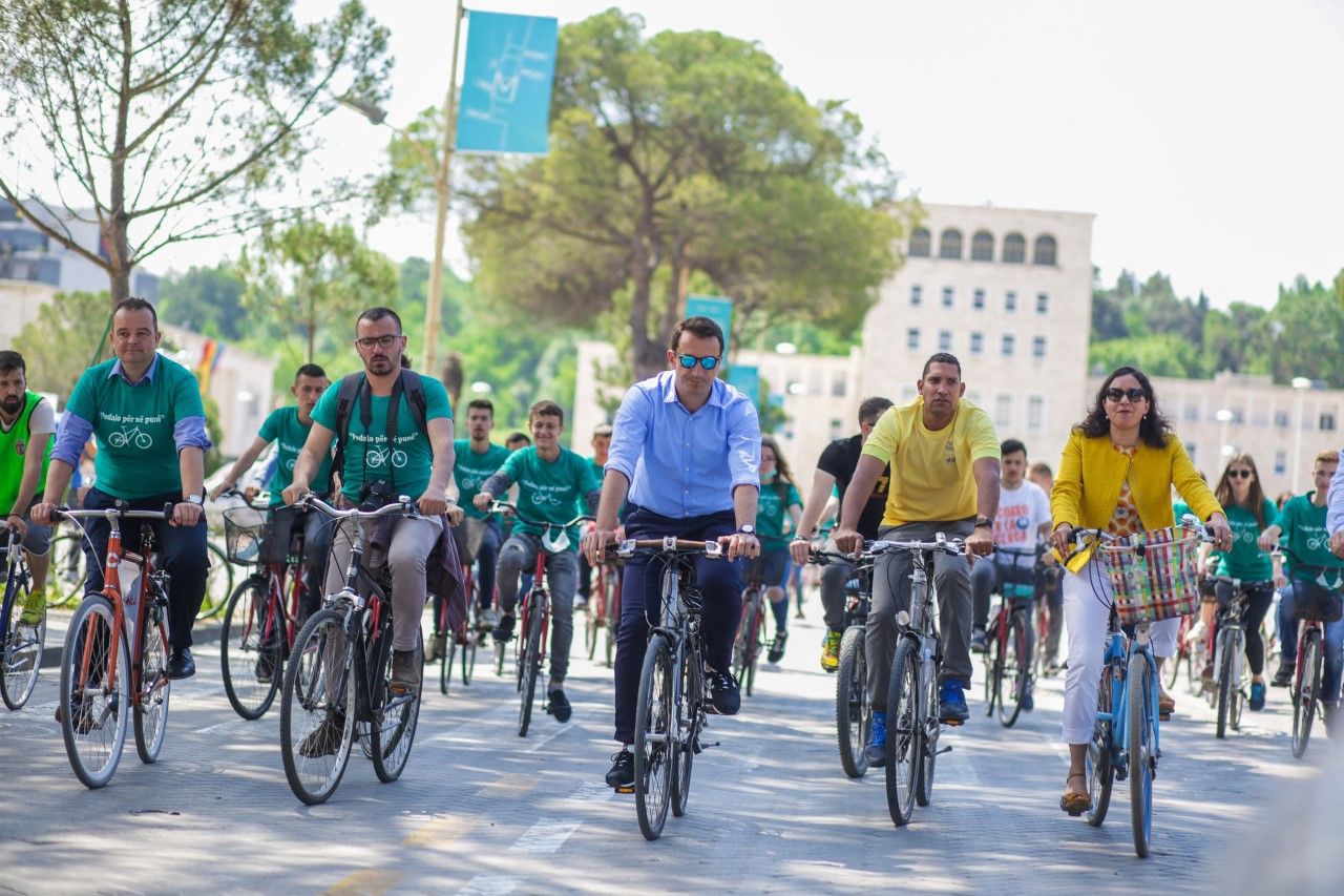 Veliaj: Ka filluar projekti për korsitë e dedikuara për biçikletat. Nxisim automjetet elektrike