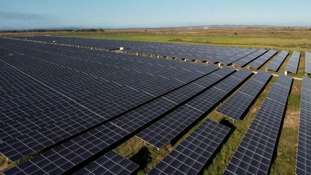 Sfidat e prodhimit të energjisë nga panelet diellore në Shqipëri
