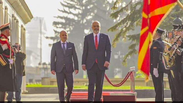 Maqedonia e Veriut dhe Shqipëria nënshkruajnë marrëveshje për projekte të përbashkëta për gazin.